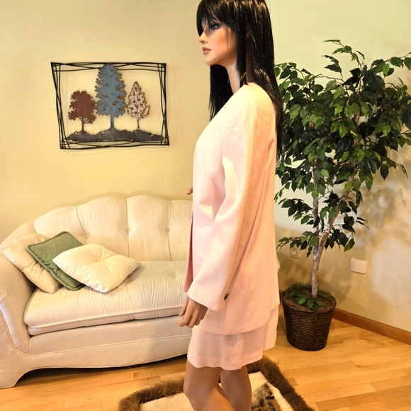 Vintage Evan Picone Woman's Pink Business Suit, 100% Wool, Size 12 - Picture 3 of 12